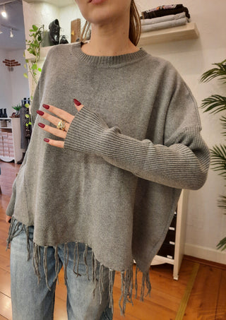 Maglia crop con frange sul fondo Kikisix col. Grigio
