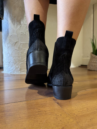 Stivaletto Helen Liò Art. DF6714 Camoscio col. Nero 