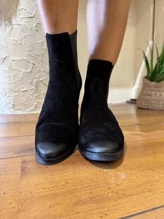Stivaletto Helen Liò Art. DF6714 Camoscio col. Nero 