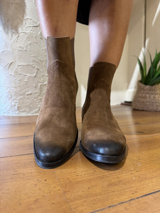 Stivaletto Helen Liò Art. DF6714 Camoscio col. Marrone 