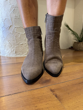 Stivaletto Studio Uno Art. Flavia-05 Cocco camoscio col. Taupe 