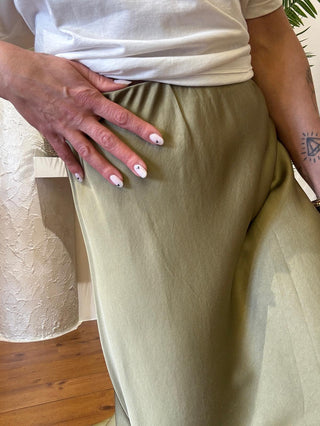 Gonna satin Haveone col. Verde militare