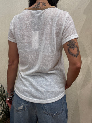 T shirt Molly  Bracken scollo a  V dorato col. Bianco