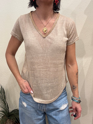 T shirt Molly  Bracken scollo a  V dorato col. Beige