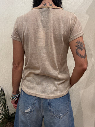 T shirt Molly  Bracken scollo a  V dorato col. Beige