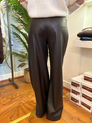 Pantalone largo ecopelle Kontatto col. Moro