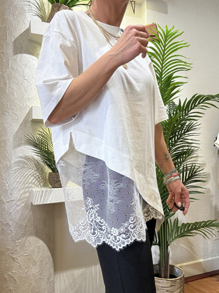 T- shirt Vicolo oversize asimmetrica col. bianco con pizzo 