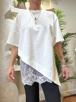 T- shirt Vicolo oversize asimmetrica col. bianco con pizzo 