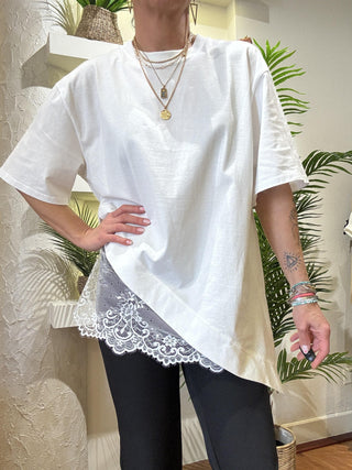 T- shirt Vicolo oversize asimmetrica col. bianco con pizzo 