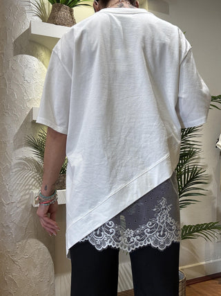 T- shirt Vicolo oversize asimmetrica col. bianco con pizzo 