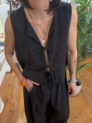Gilet Kikisix lino con lacci col. Nero 